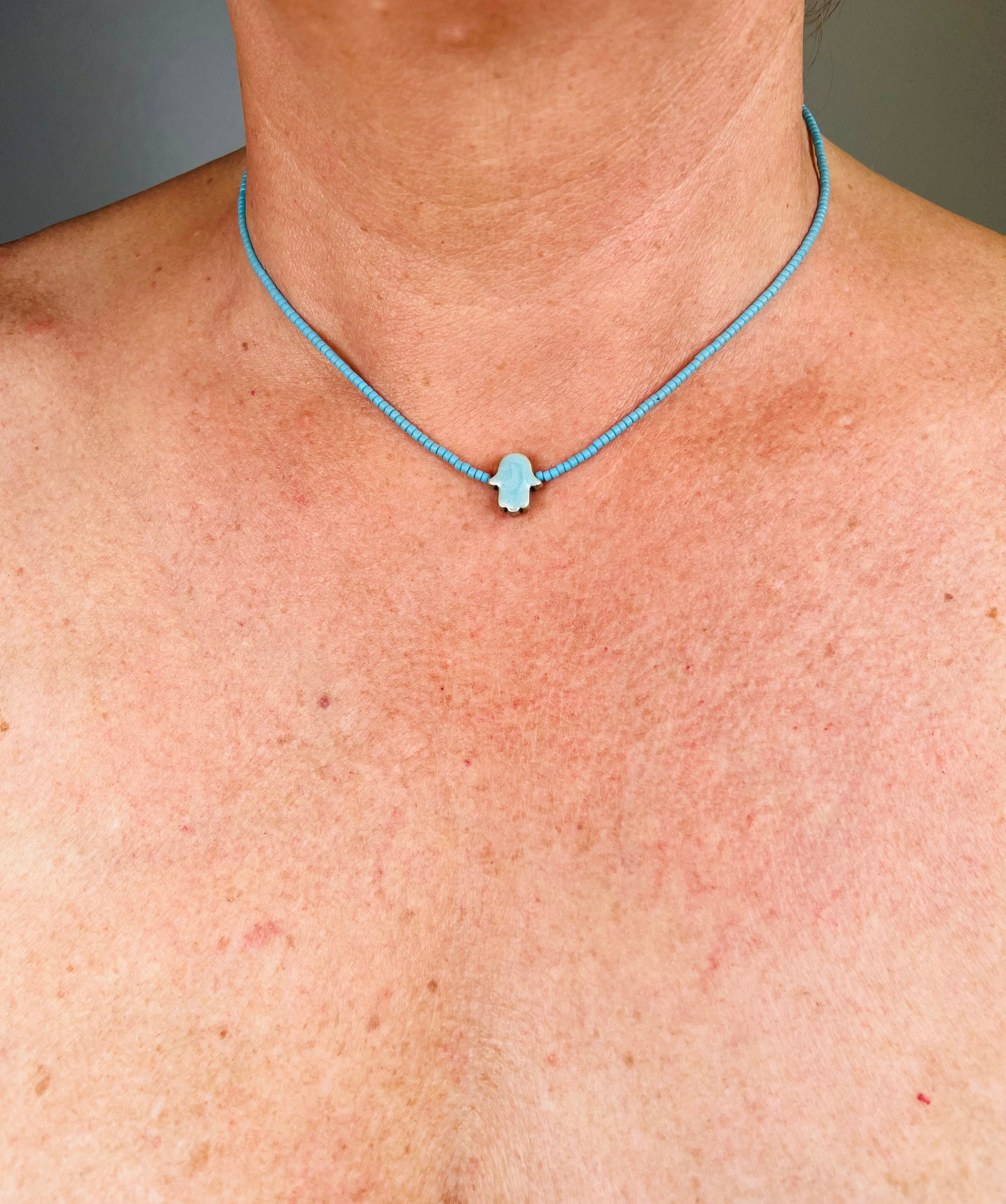 Kette Fatimas Hand Hellblau