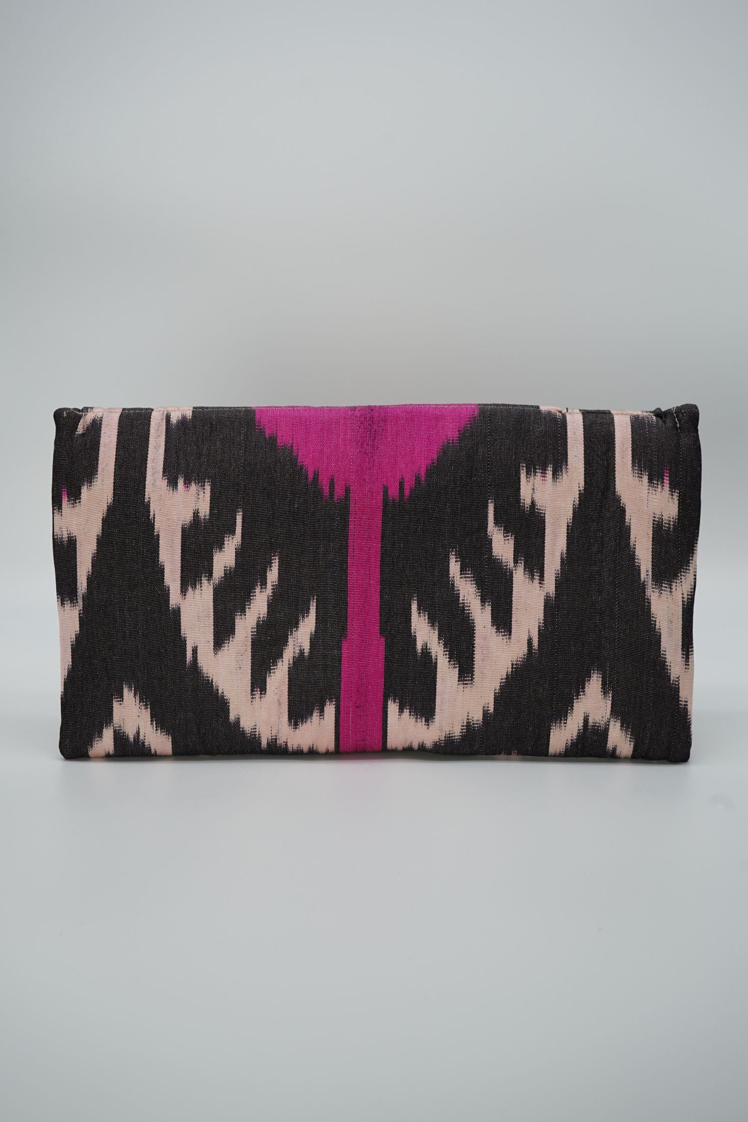Clutch Seide UNTITLED PINK schwarz