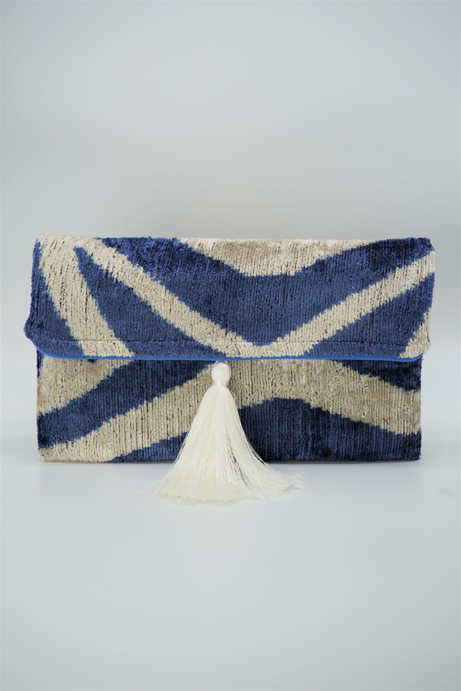 Clutch Seidensamt PULP FICTION blau