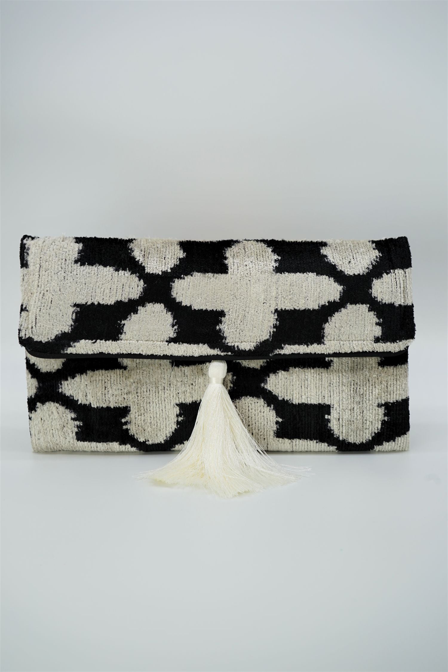 Clutch Seidensamt FIORE BIANCO schwarz