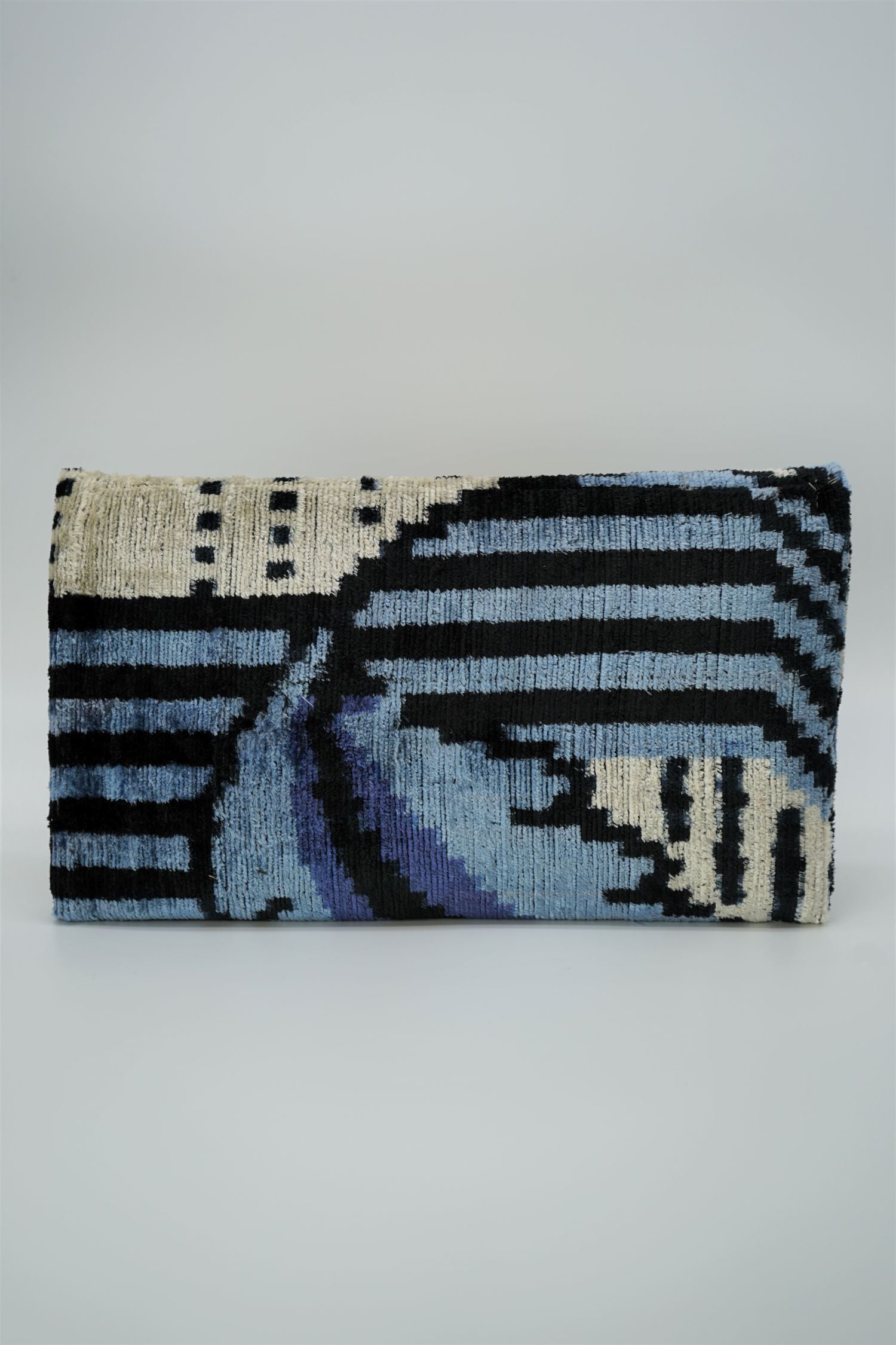 Clutch Seidensamt BLUES CLUES hellblau