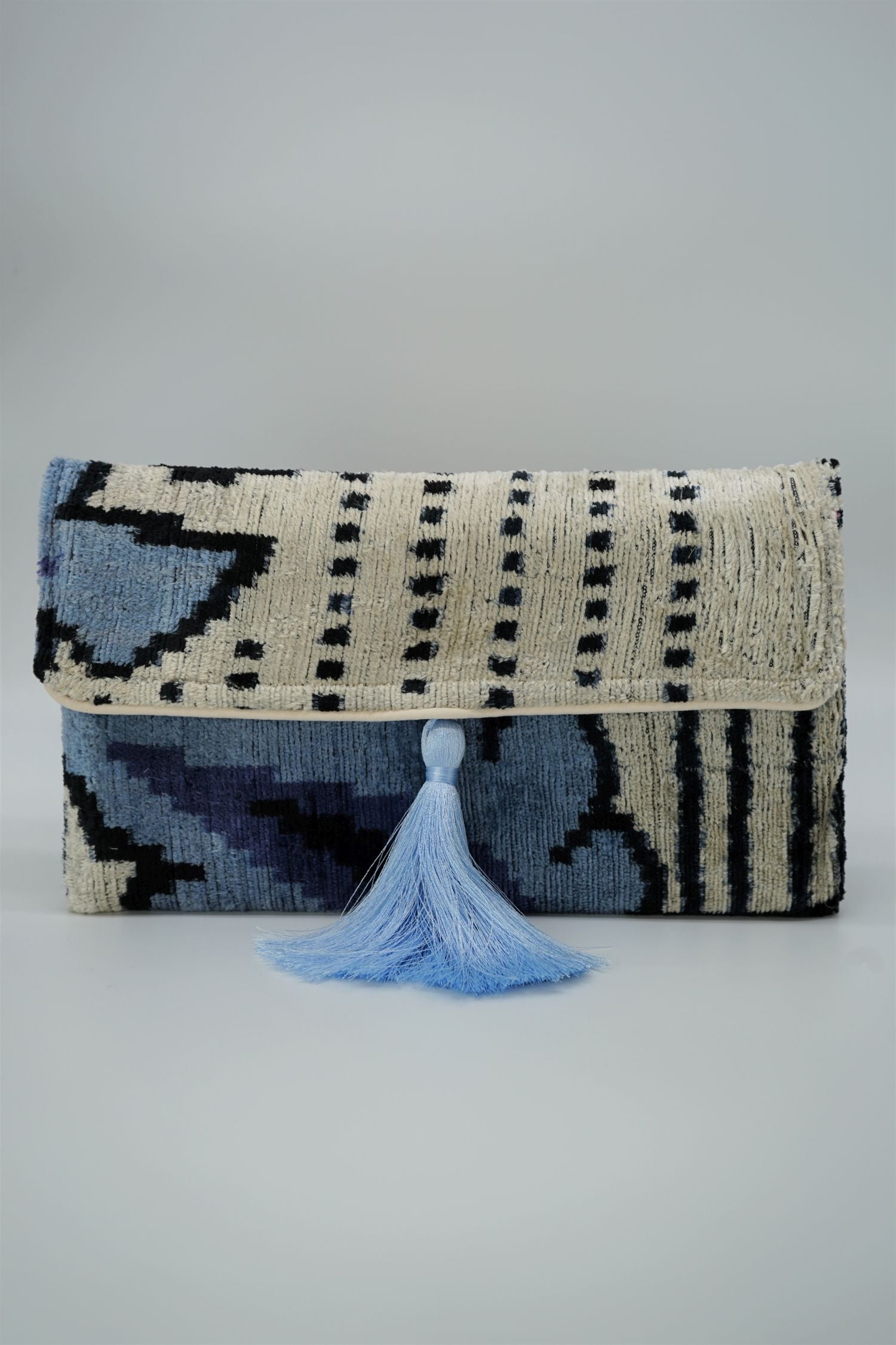 Clutch Seidensamt BLUES CLUES hellblau