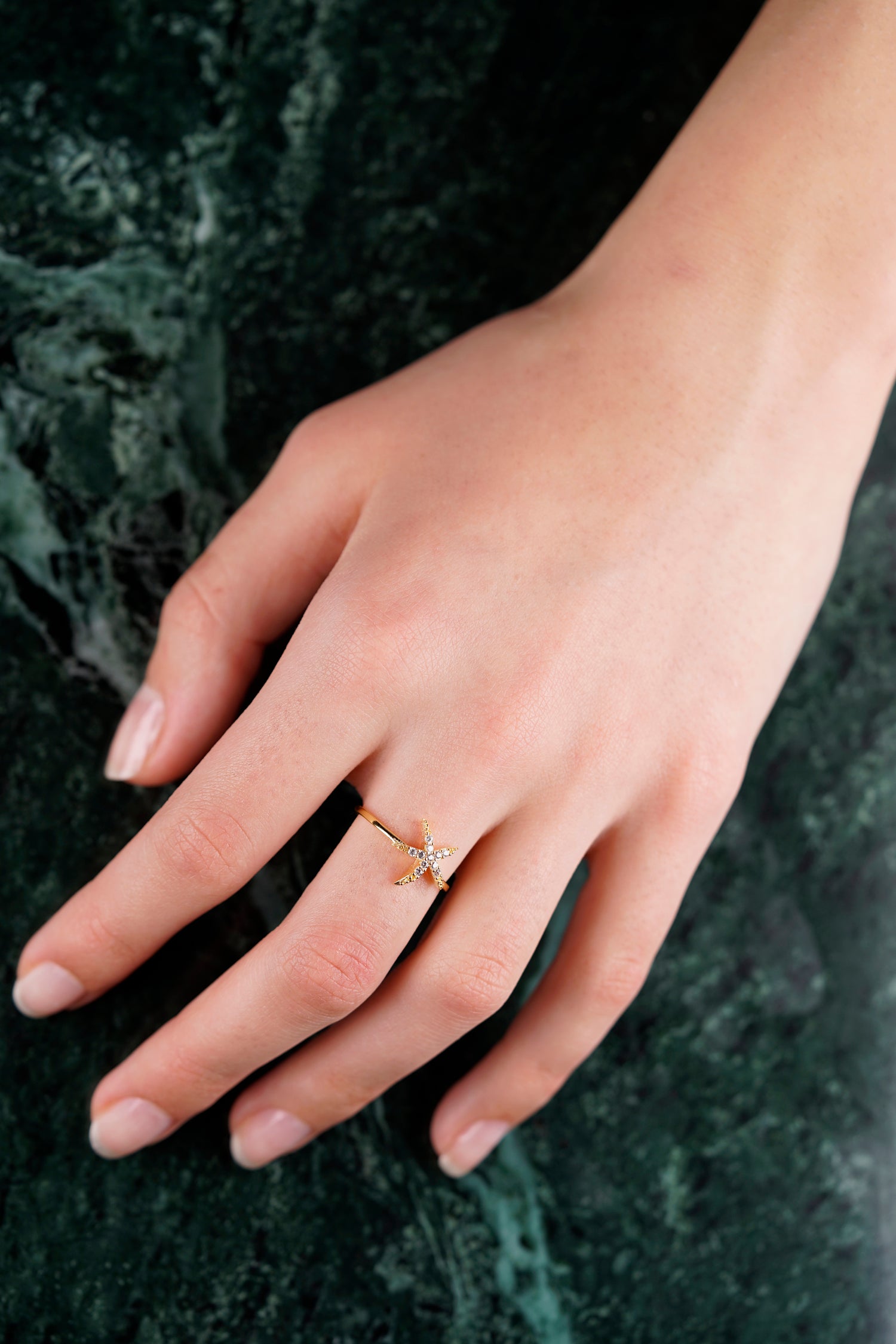 Ring WHITE STARFISH gold