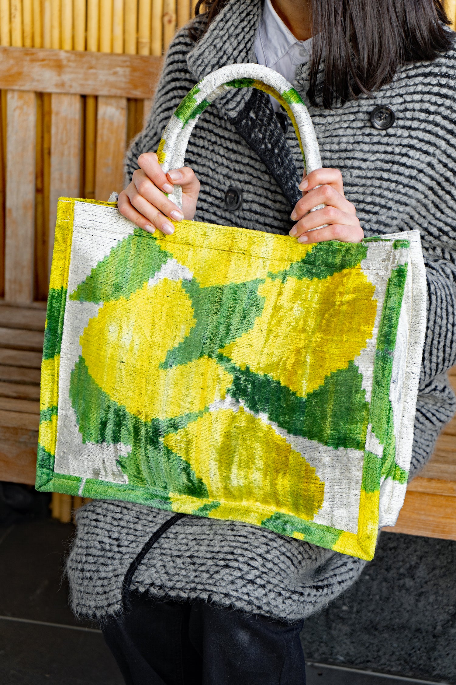 Shopper Seidensamt LOOPY LEMON gelb