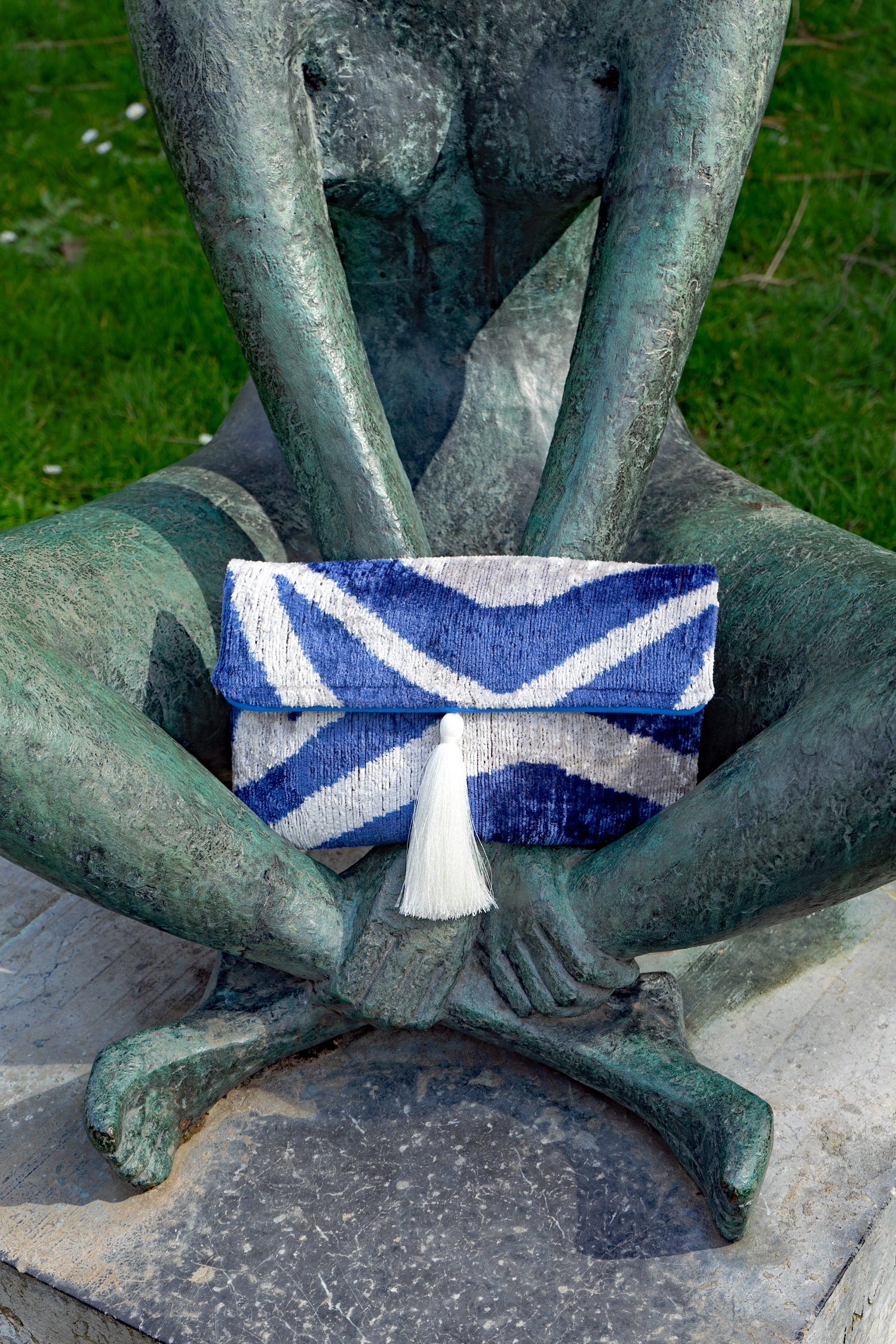 Clutch Seidensamt PULP FICTION blau