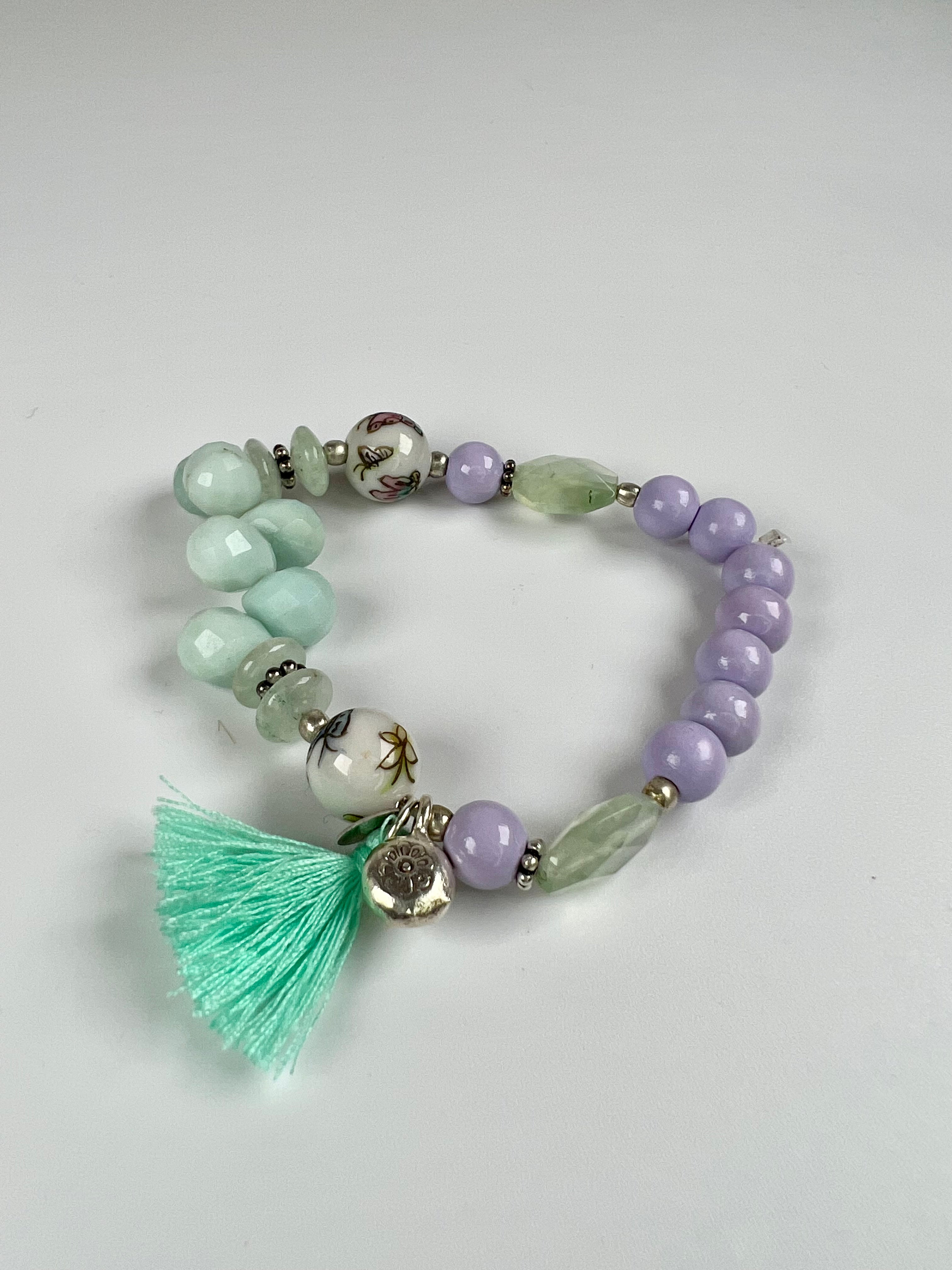 Armband aus grünem Mondstein, Holzperlen mit Silberelementen