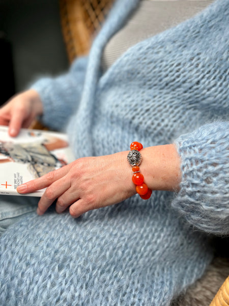 Armband aus Carneolen mit Silberelementen