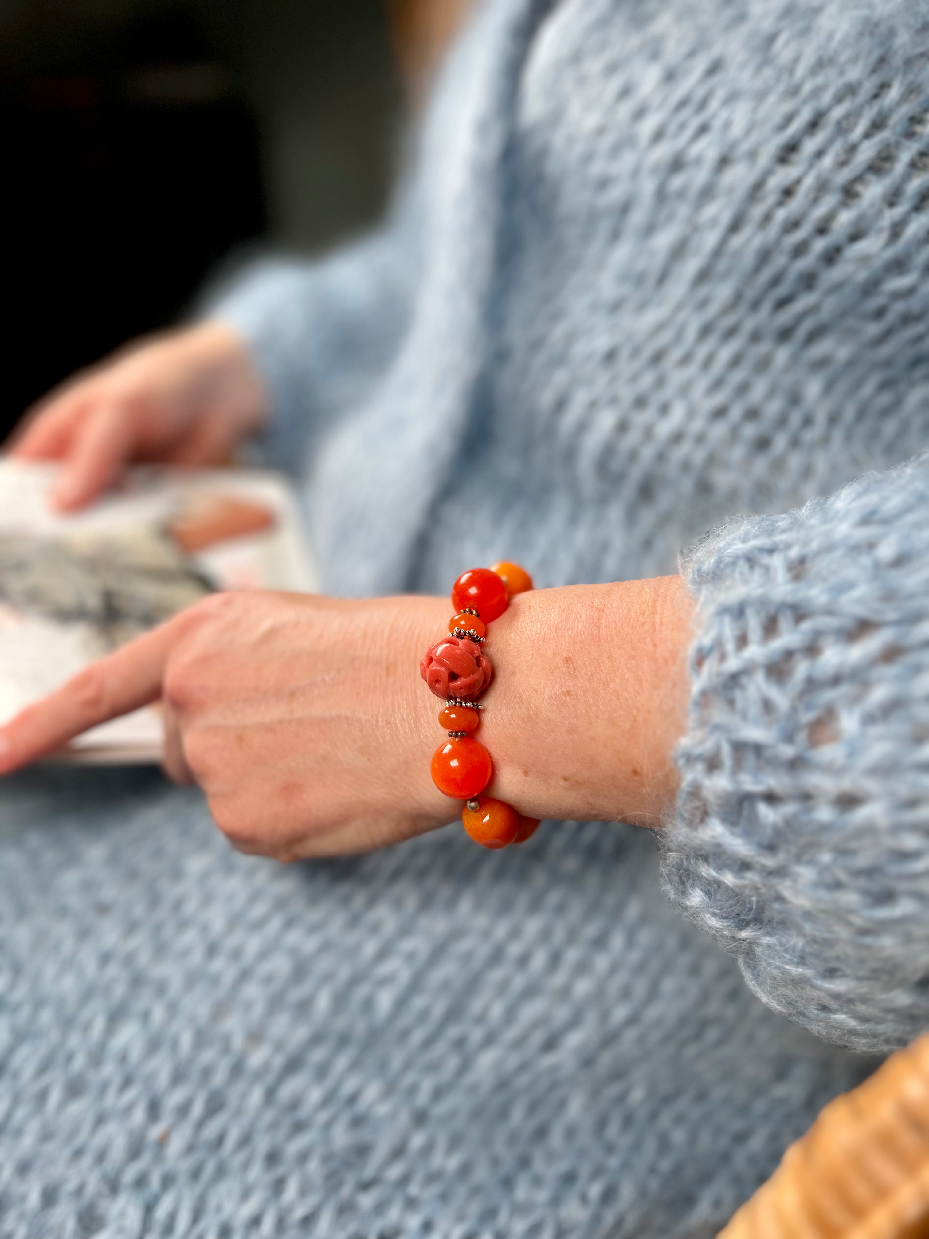 Armband aus Carneolen, Koralle mit Silber Elementen