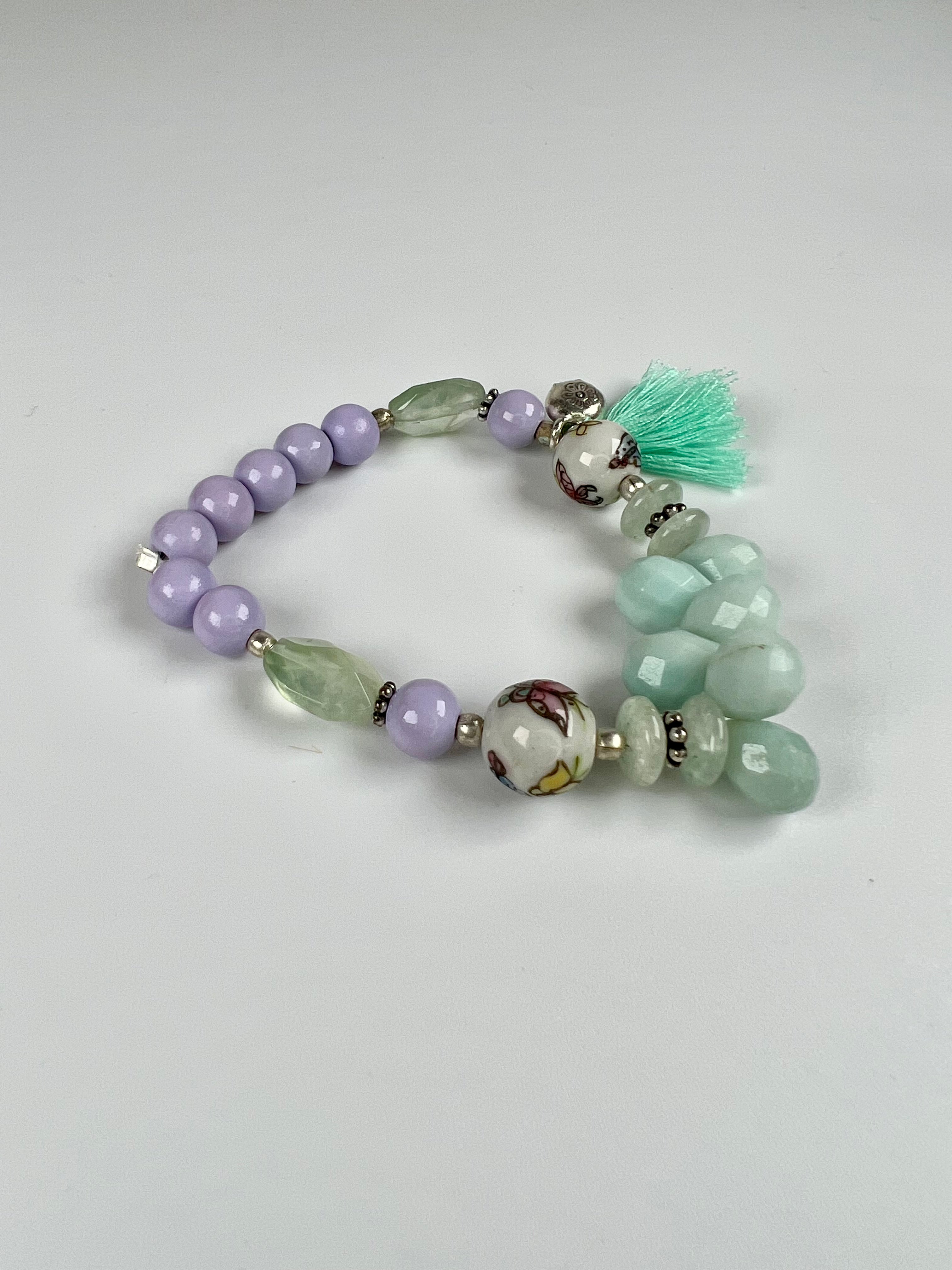 Armband aus grünem Mondstein, Holzperlen mit Silberelementen