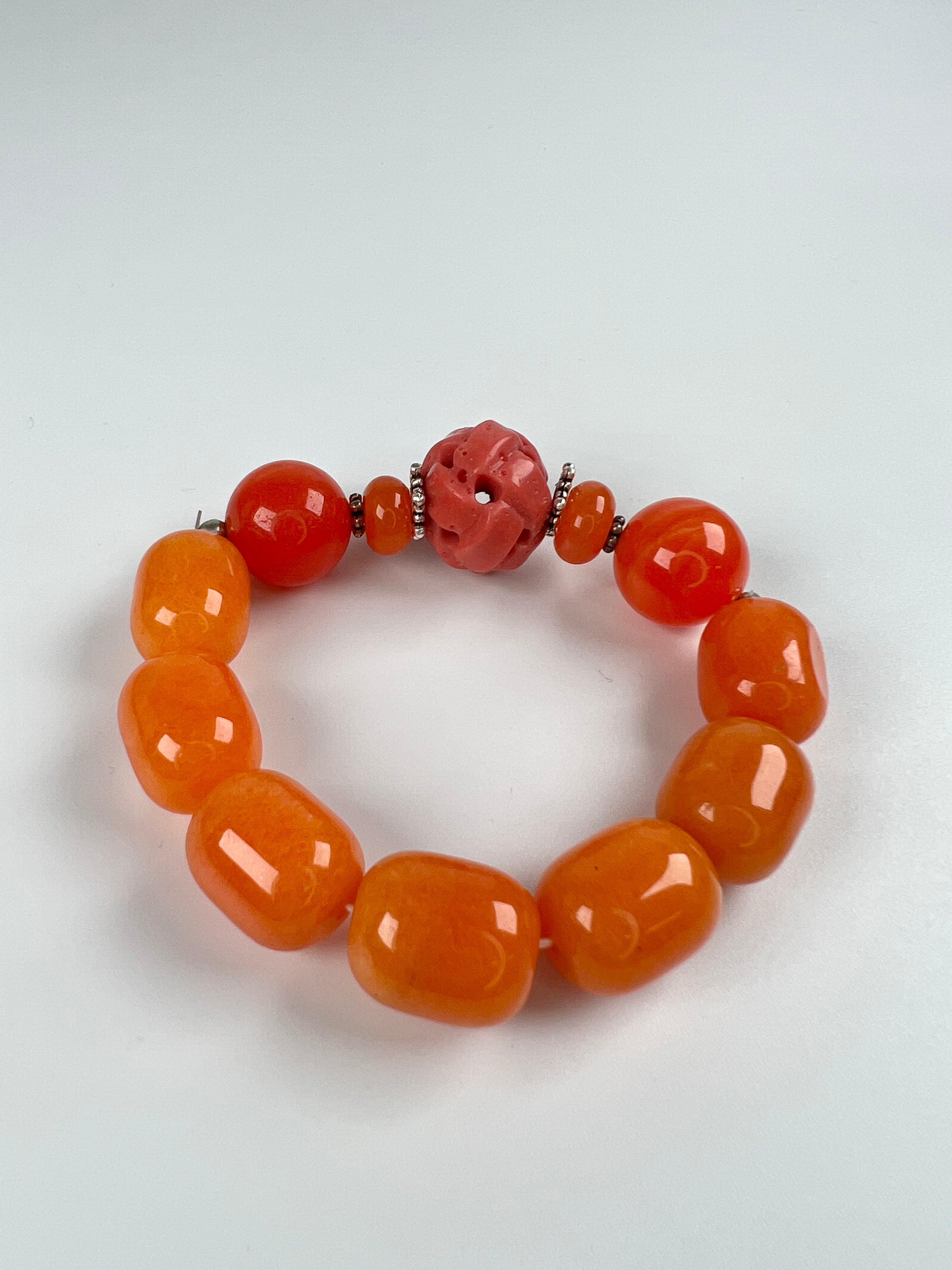 Armband aus Carneolen, Koralle mit Silber Elementen
