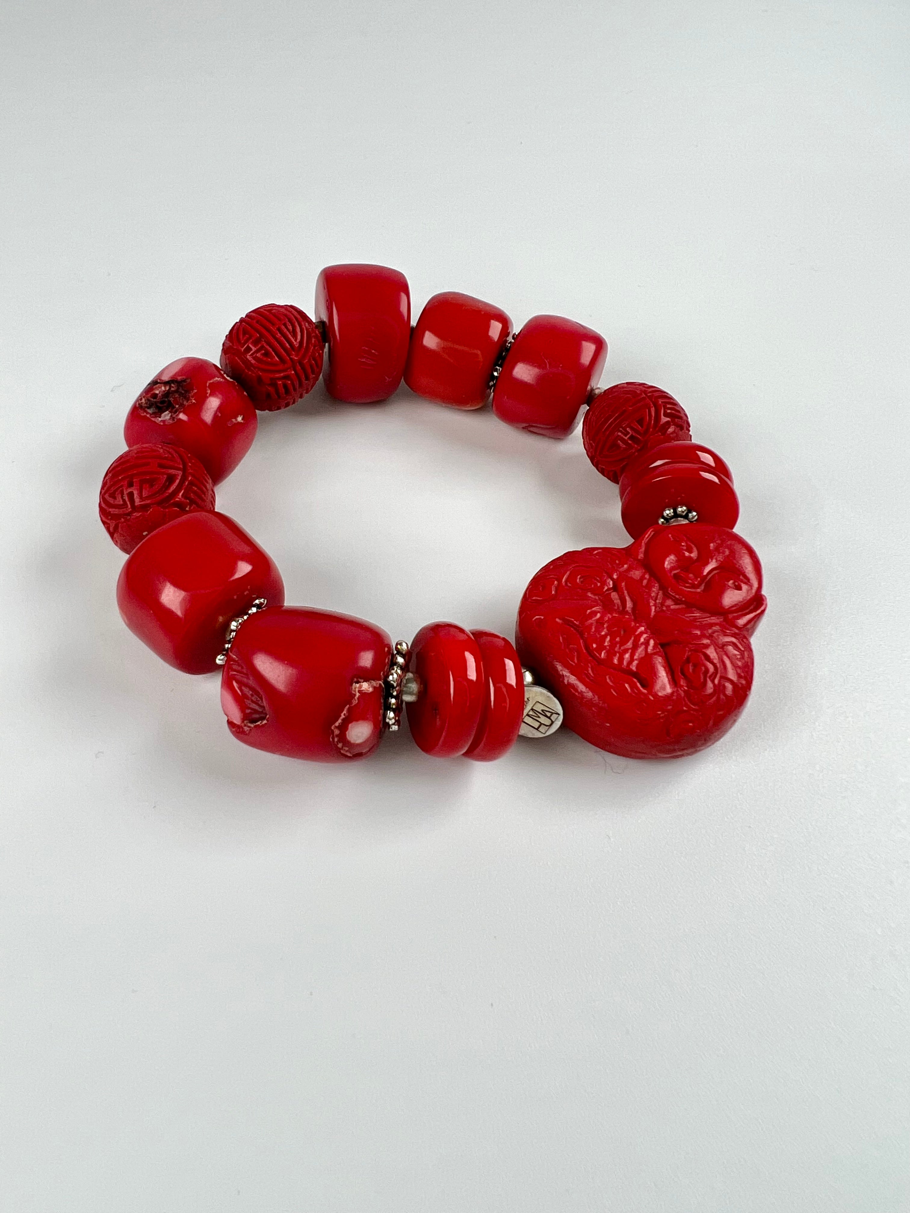 Armband aus Koralle mit Silberelementen