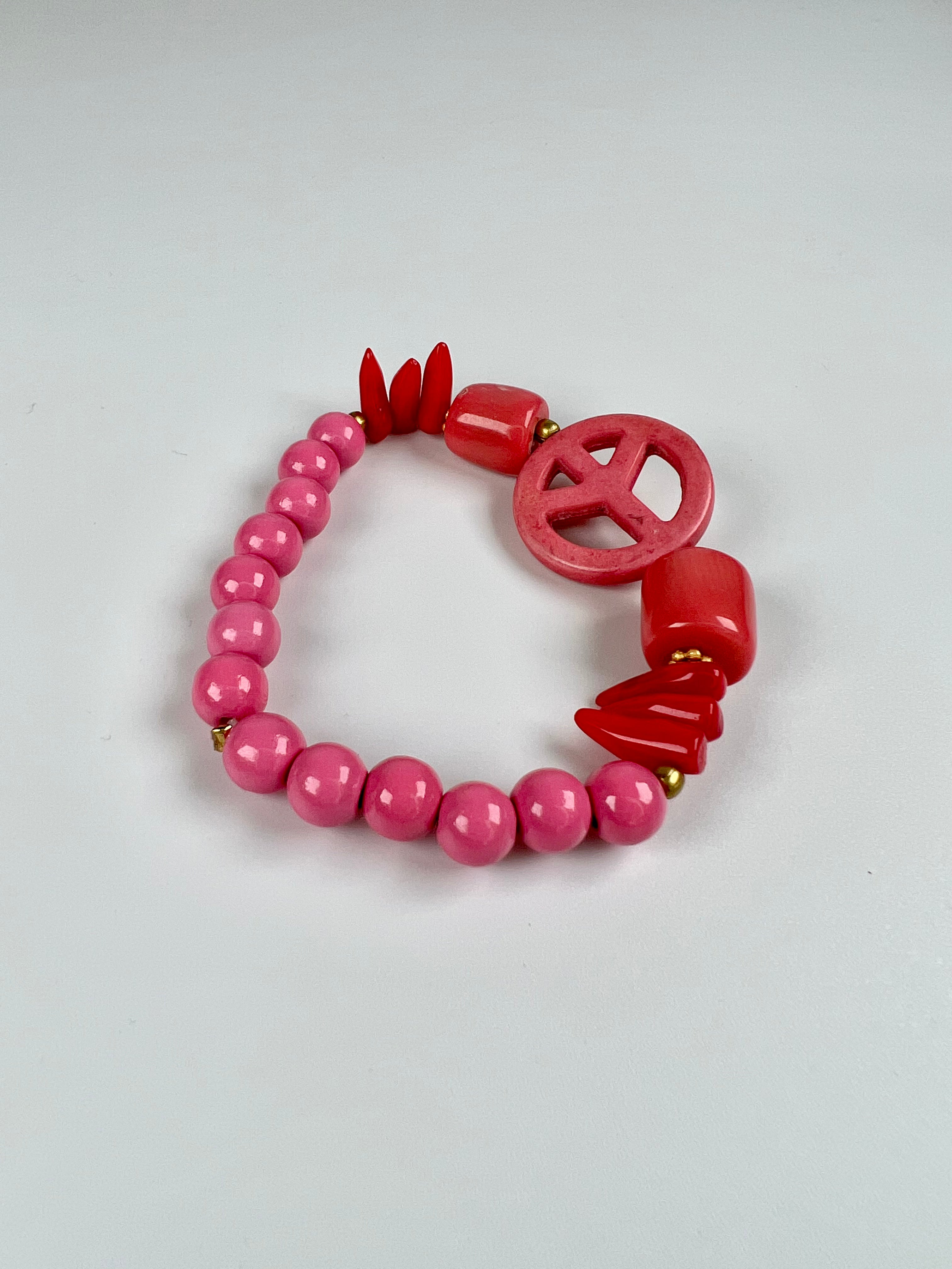 Armband aus Koralle, Holzperlen mit Goldelementen