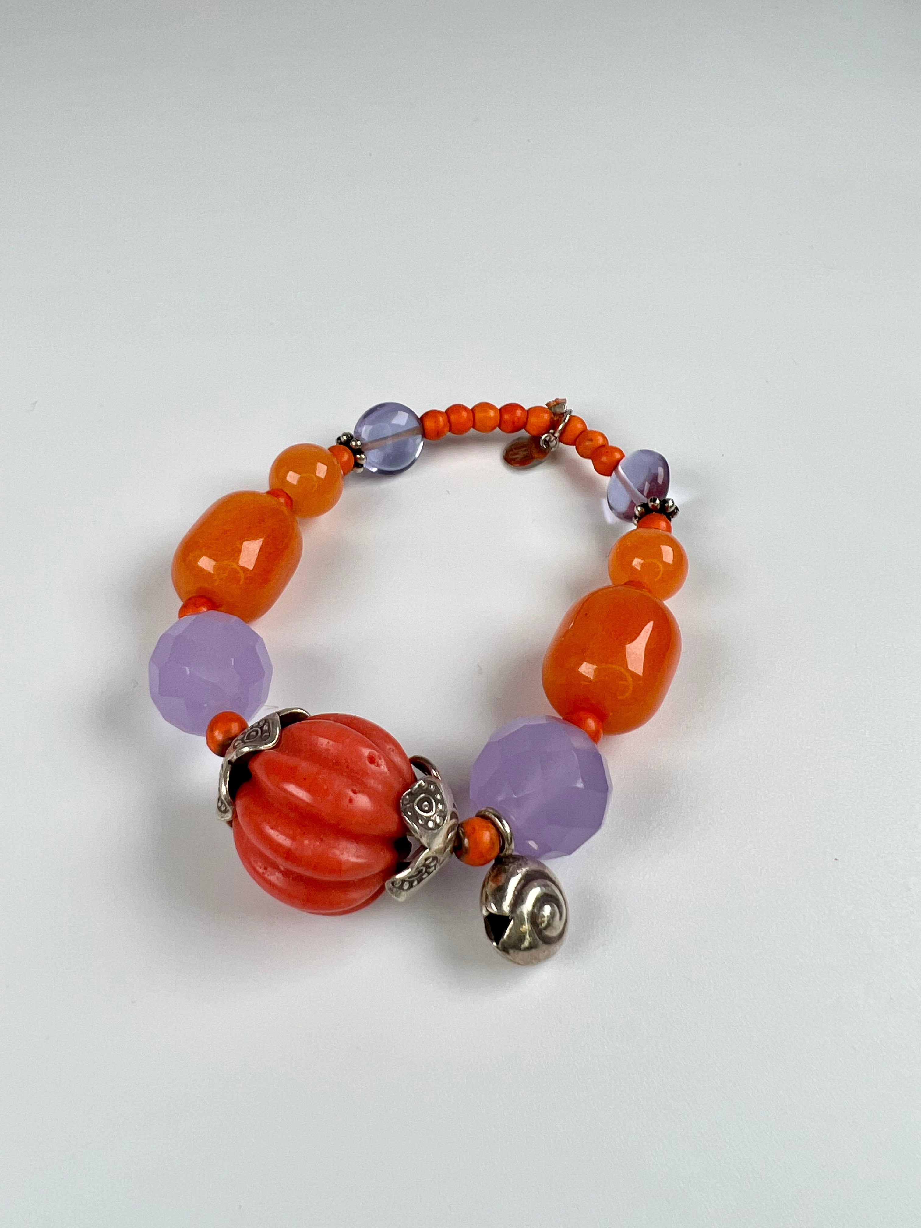 Armband aus Carneolen, Koralle, lila Kunzit mit Silberelementen