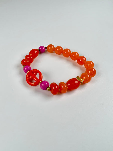 Armband aus Carneolen, Holzperlen und Goldelementen